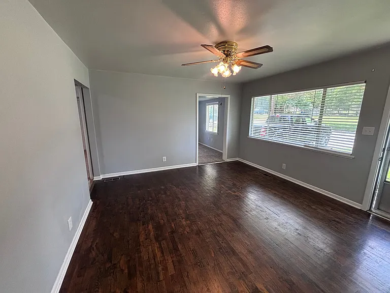 1818 S Ashwood Ave — Photo 7