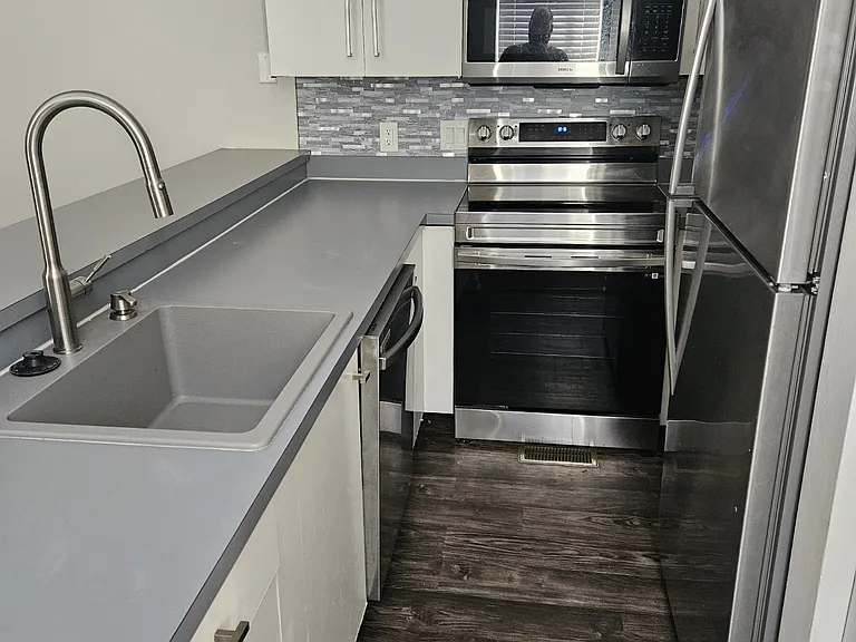 1015 Shenandoah Ave #1F — Photo 2