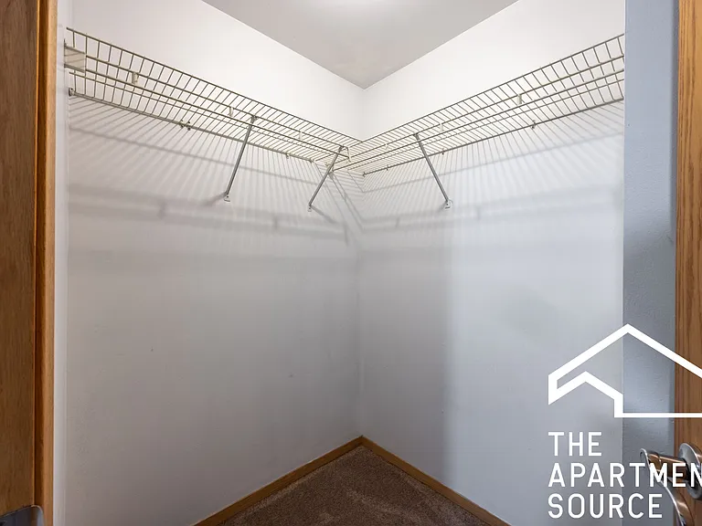 1049 N Winchester Ave #2F — Photo 9