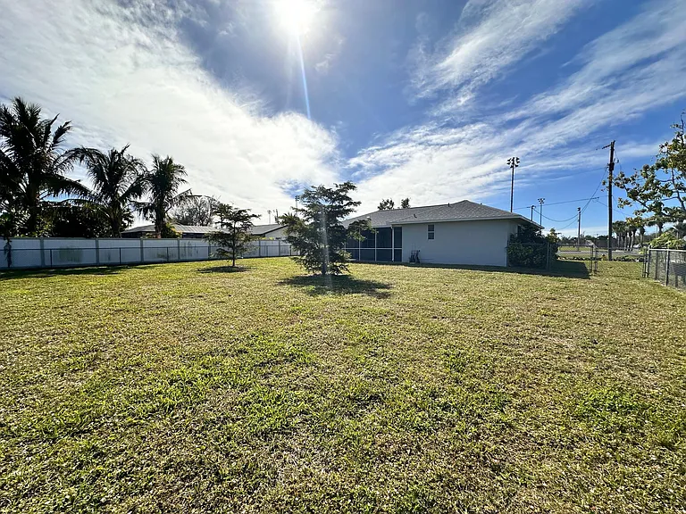 4005 SW 2nd Pl — Photo 21