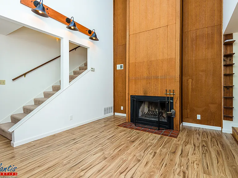 207 Harding Ave — Photo 3