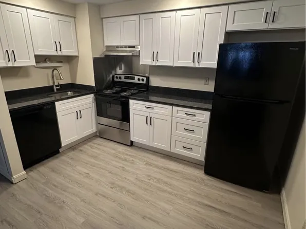 210 Pine St APT 15, Nashua, NH 03060