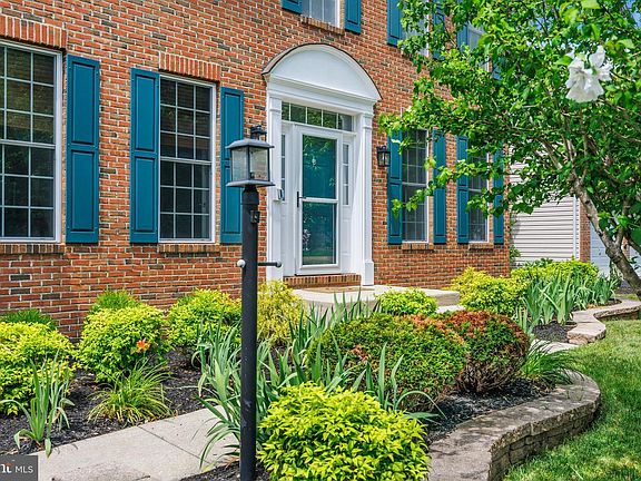 3rd image of 2416 Valley Brook Ln