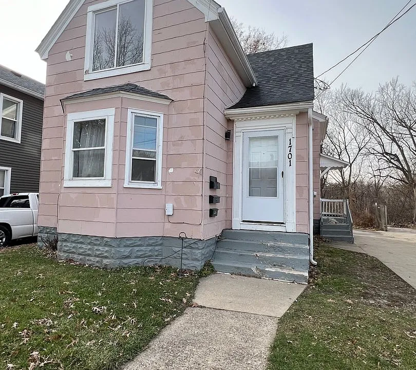 1701 2nd St