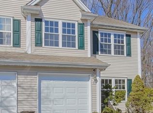 21 Burnham Dr, Pompton Plains, NJ 07444