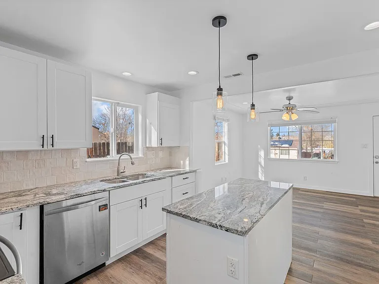 4620 W Cedar Ave — Photo 4