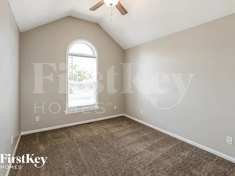 904 E Madelyn Dr — Photo 15
