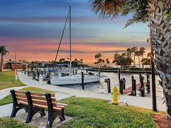 5th image of 12793 Yacht Club Cir