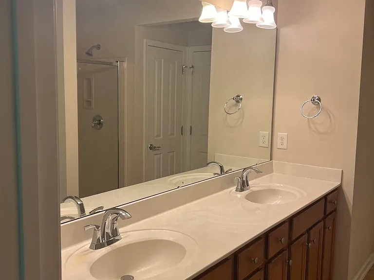 308 Dyersville Dr — Photo 12