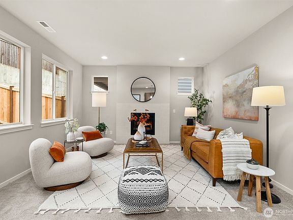 4th image of 19513 15th Avenue E