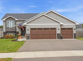 8200 Hummingbird Ln, North Branch, MN 55056