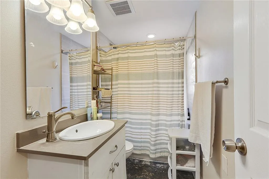 2 bed, 1000 sqft, $2,400 — Photo 3