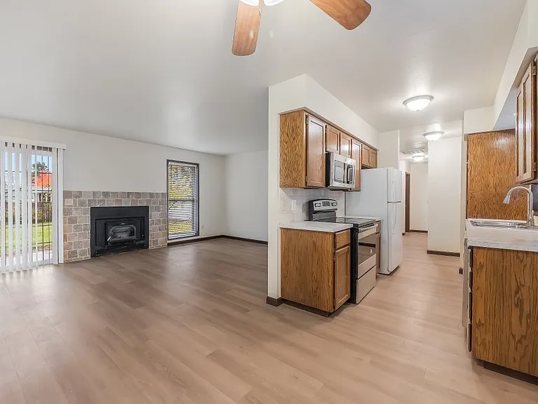 730 E Gregory Ln — Photo 11