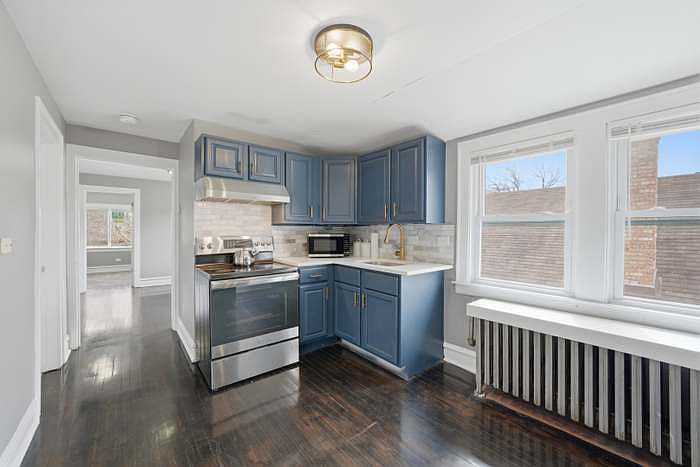 1st image of 1322 Scoville Ave Floor 2