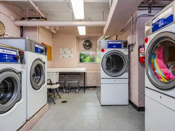 27-10 Parsons Boulevard image 4 of 11