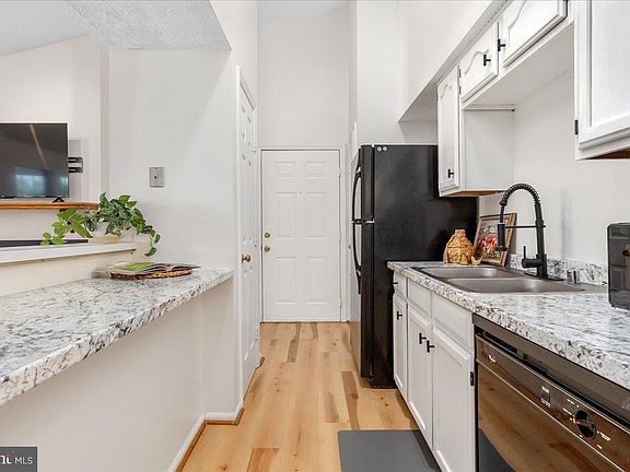 5th image of 619 Himes Ave #V-112
