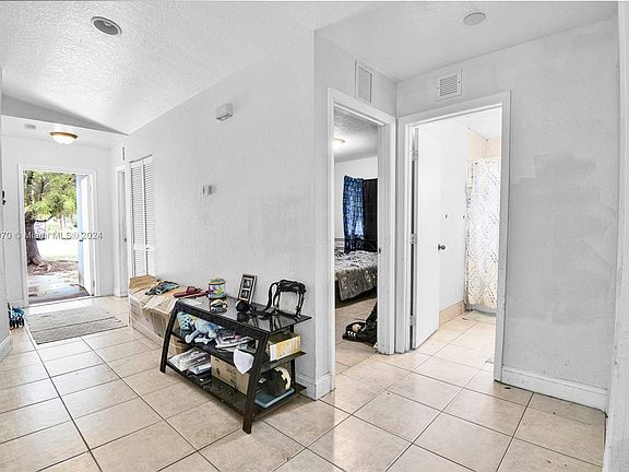 5th image of 230 NE 35th St
