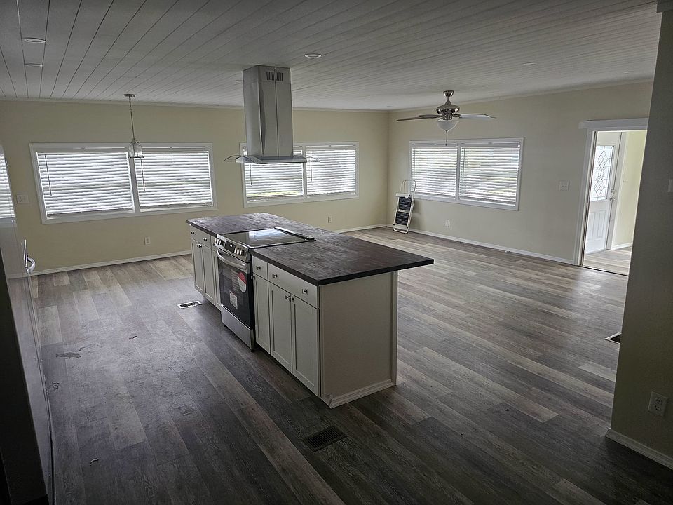 2nd image of 214 N Utrecht St