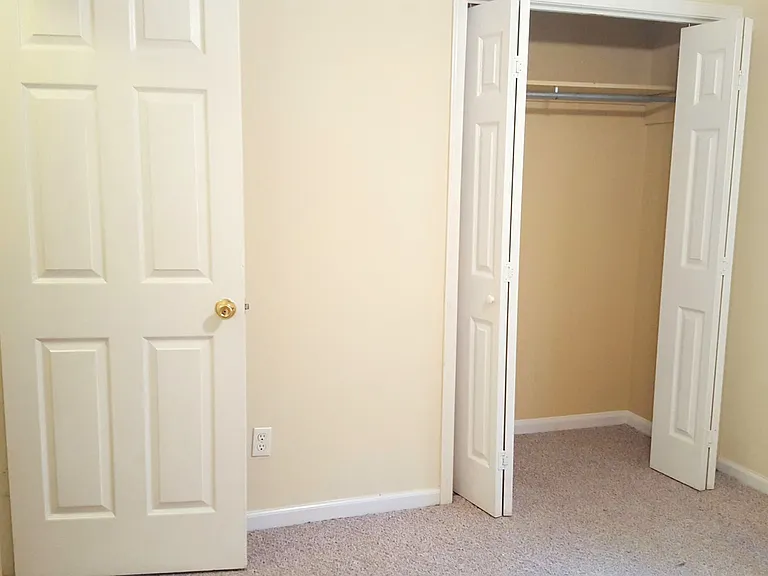 410 S College St #7 — Photo 15