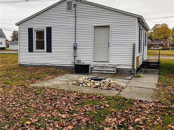 3rd image of 309 W Monroe St