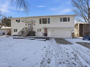 704 7th St SE, East Grand Forks, MN 56721