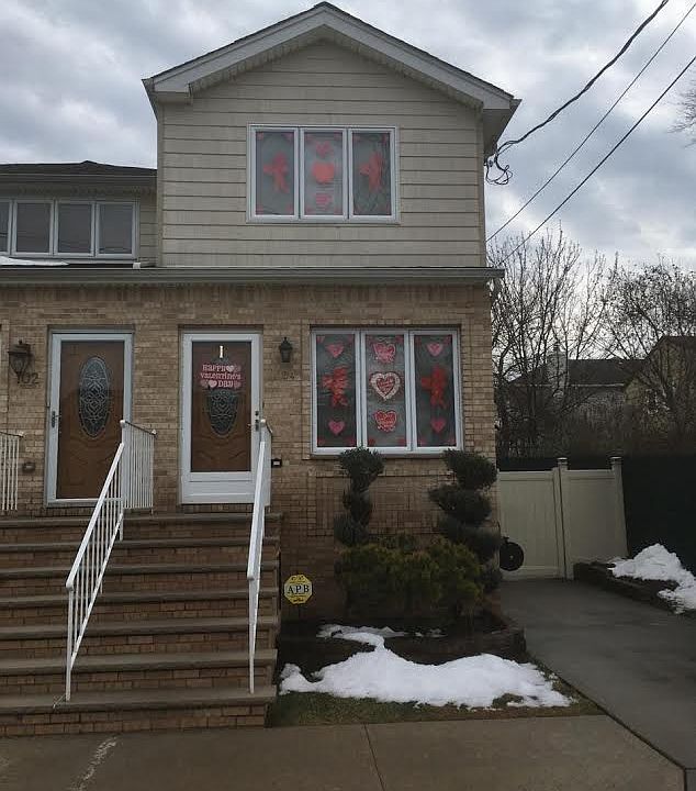 2nd image of 104 Saint Albans Pl