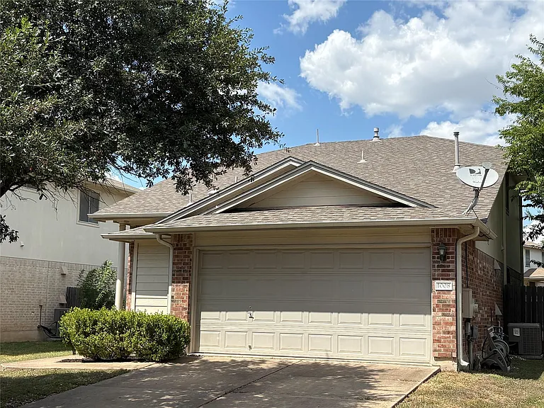 1008 Stacias Way — Photo 2