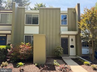 11172 Forest Edge Dr, Reston, VA 20190
