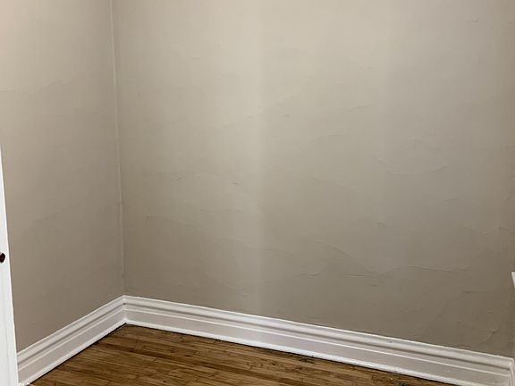 5th image of 928 S Claremont Ave APT 1F
