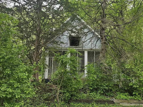 2598 Elm St, Dubuque, IA 52001