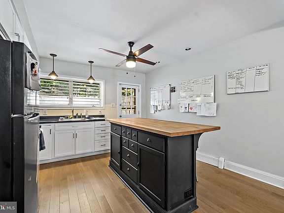 5th image of 2141 Montrose St