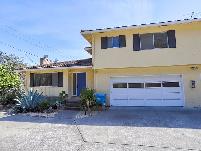 264 W Oakwood Blvd — Photo 2