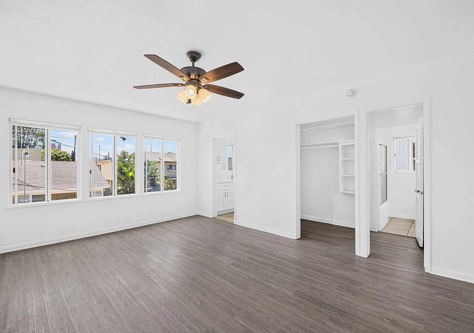 530 W 9th St — Photo 2