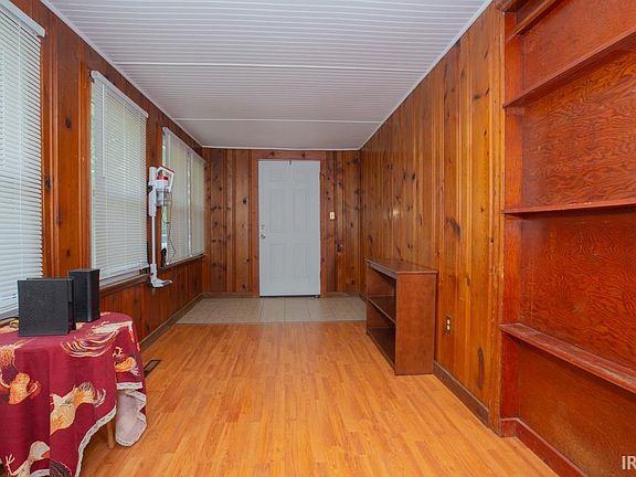 2nd image of 113 N Rotherwood Ave