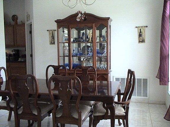 4th image of 28 Pickston Ln