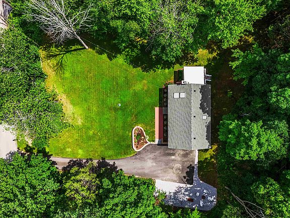 3rd image of 20 Hawkview Road