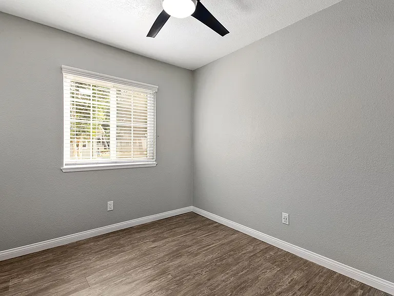 Solara Apartment Homes — Photo 33