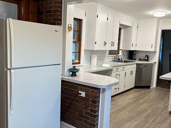 Spacious kitchen with brand new appliances (stove, dishwasher, sink)