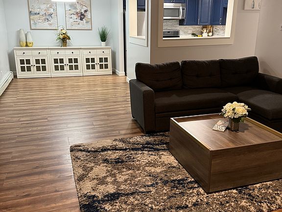 2nd image of 1430 N Evergreen Ave