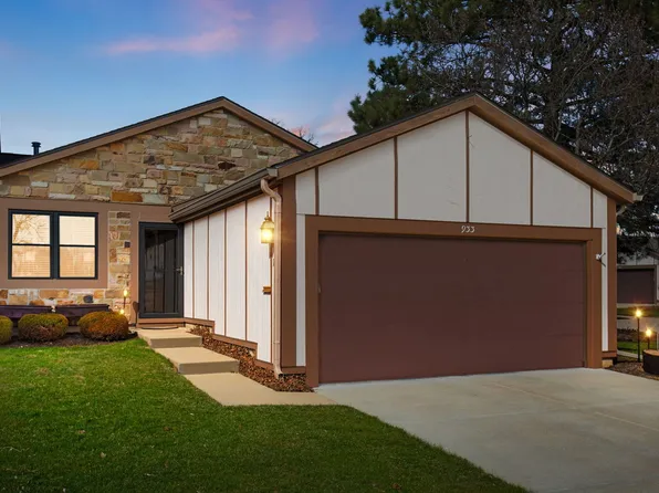 933 Wheaton Oaks Dr, Wheaton, IL 60187