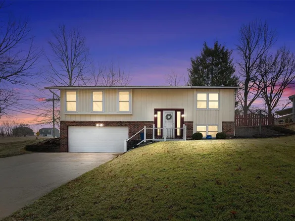 317 Capri Dr, O'Fallon, MO 63366