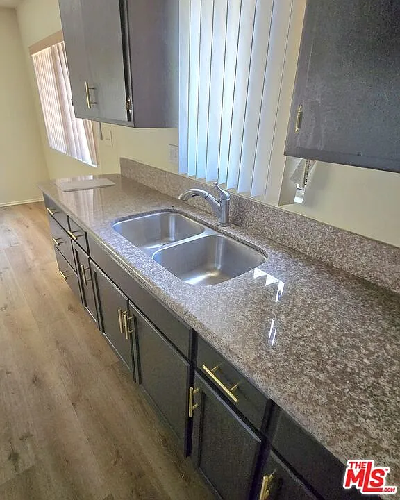 2 bed, 2.0 bath, 900 sqft, $1,900 — Photo 2