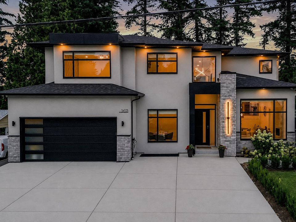 1st image of 34571 Devon Cres