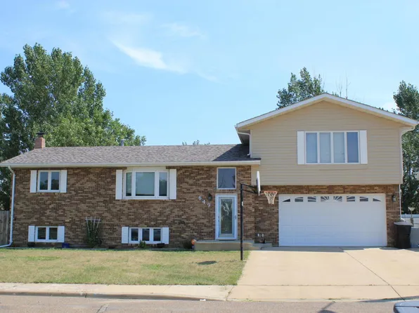 649 2nd Ave SE, Dickinson, ND 58601