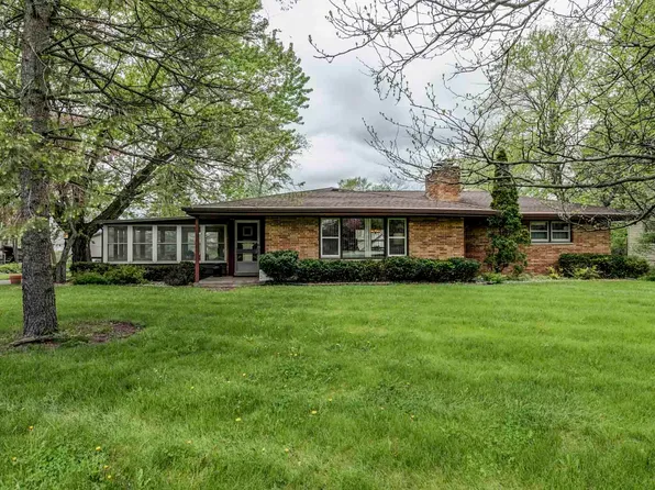 2602 N River Rd, Waterford, WI 53185