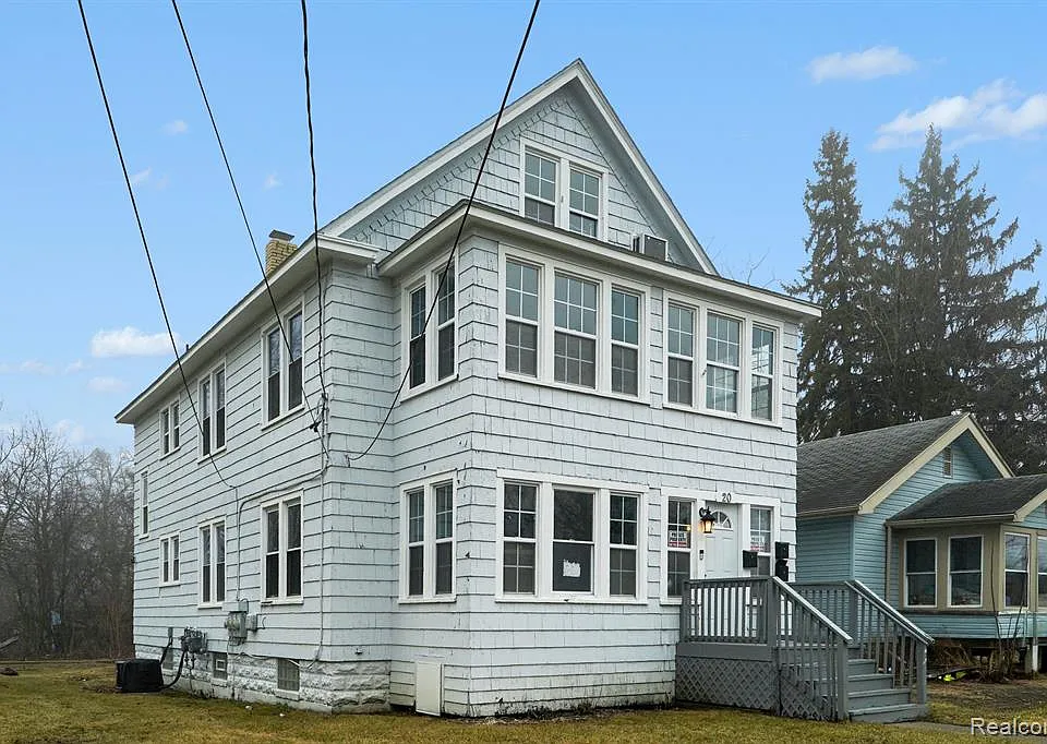 20 Frank St #1