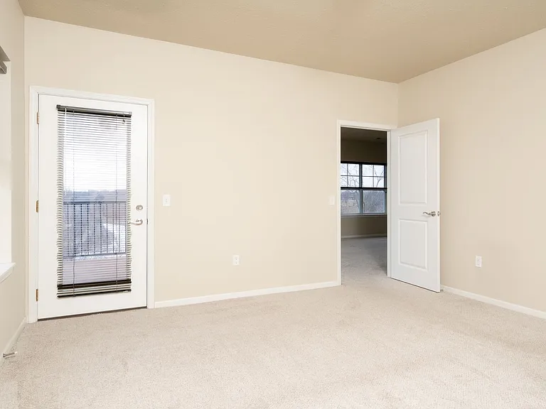 Highland Shores Apartments — Photo 40