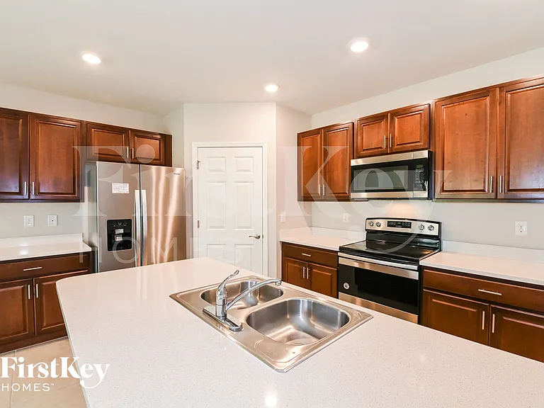 2705 SW 4th Ln — Photo 5