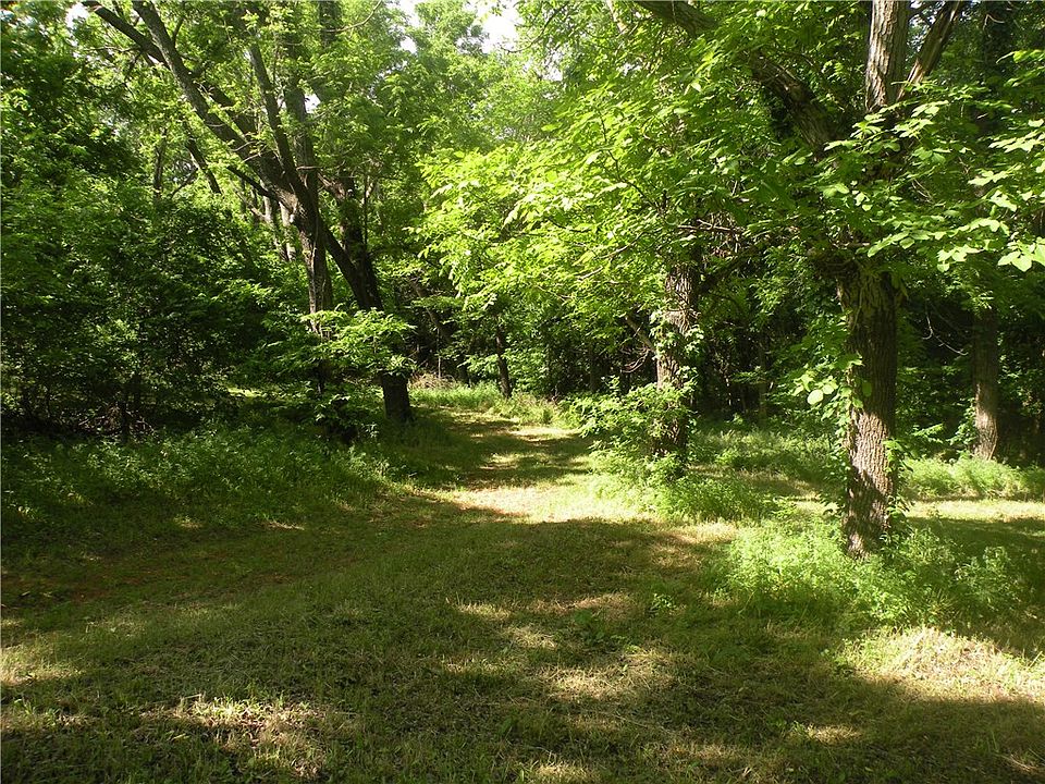 1st image of Oak Creek Dr