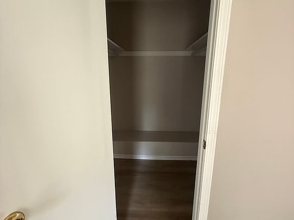 2nd image of 927 Sweetgum Dr